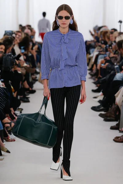 Look 17